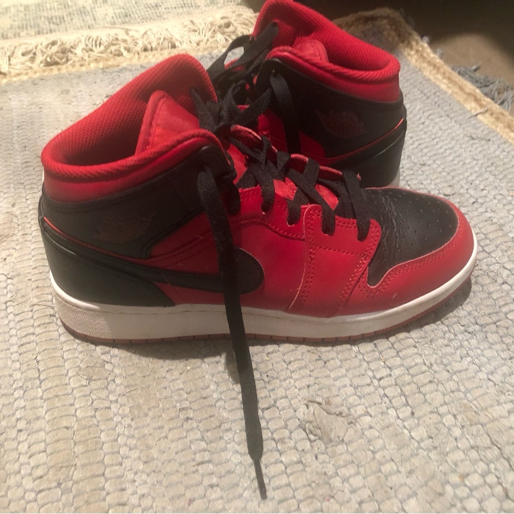 Jordan 1s black and red